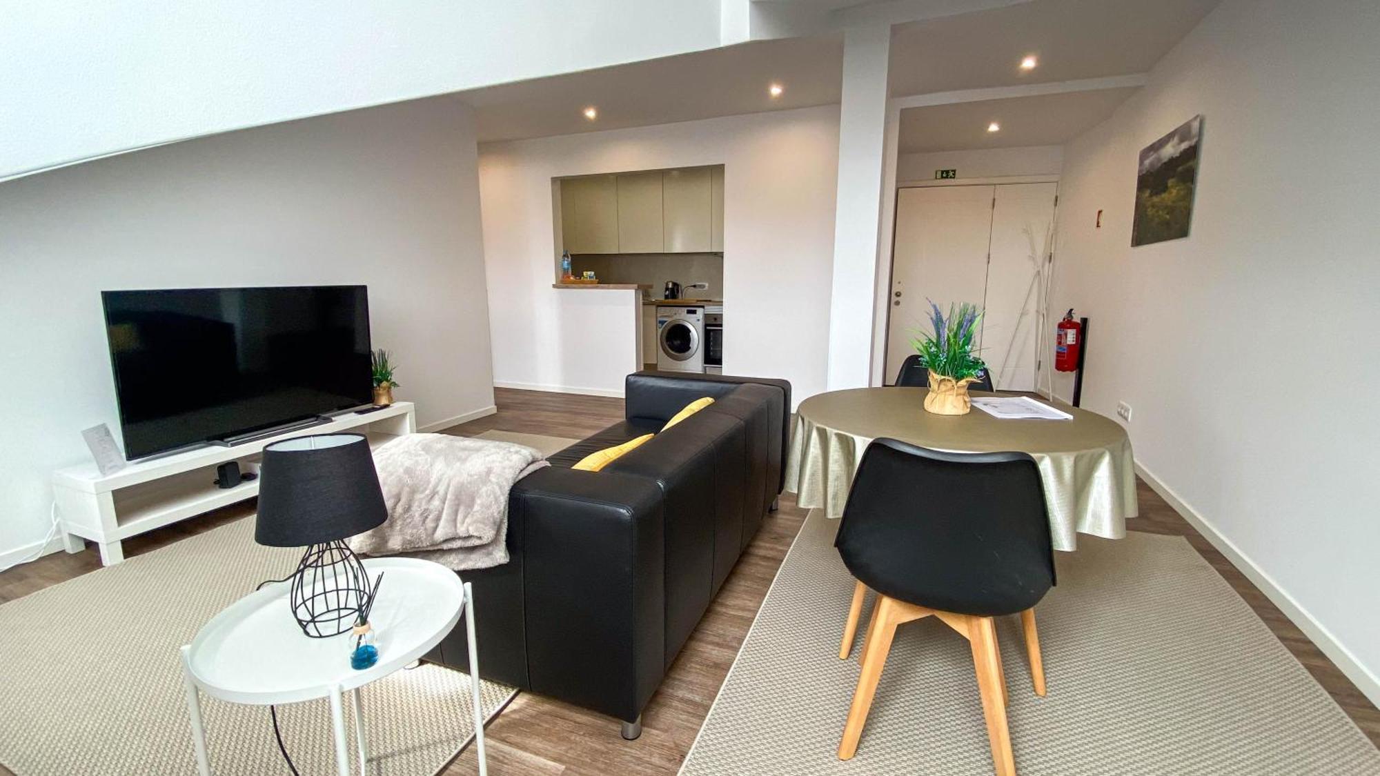 Sao Miguel Charming House By Lfc Apts ปอนตาเดลกาดา ภายนอก รูปภาพ